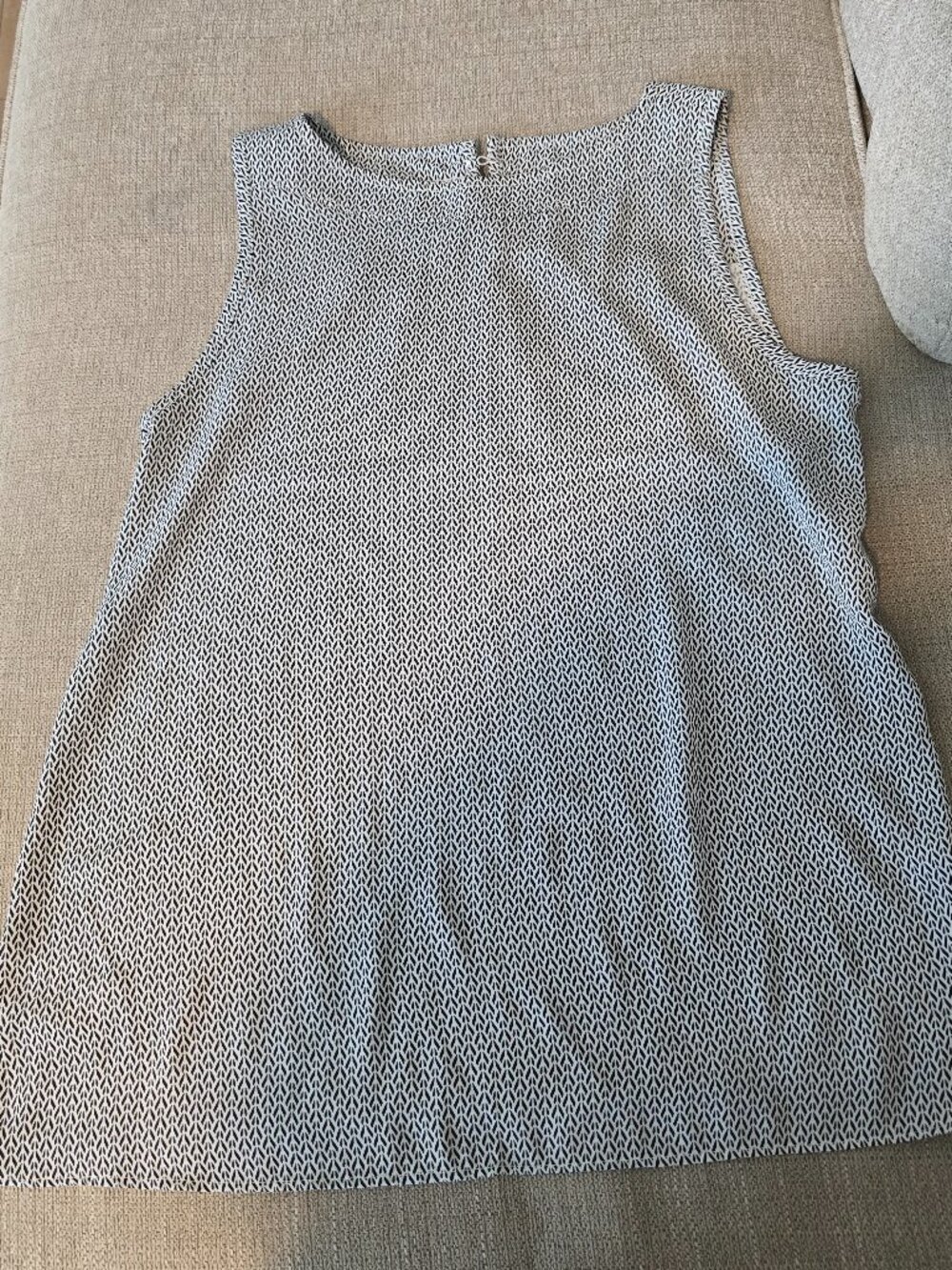 Ann Taylor Loft Tank Top Blouse Womens Medium Black White Geometric Boat Neck XS